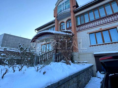 комерційна за адресою Пирятинська вул., 4