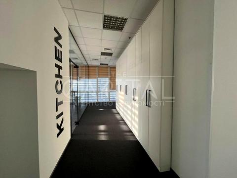 комерційна за адресою Київ, Миколи Амосова вул., 12