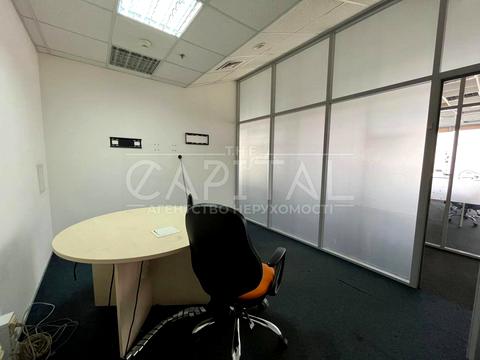 комерційна за адресою Київ, Миколи Амосова вул., 12