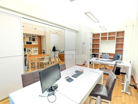 комерційна за адресою Хрещатик вул. (Kreschatic), 25