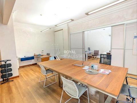 комерційна за адресою Хрещатик вул. (Kreschatic), 25