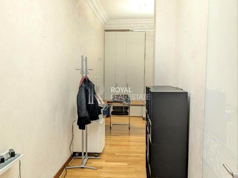 комерційна за адресою Хрещатик вул. (Kreschatic), 25