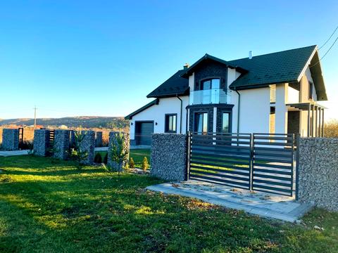 дом по адресу с. Ганнусовка, В. Великого