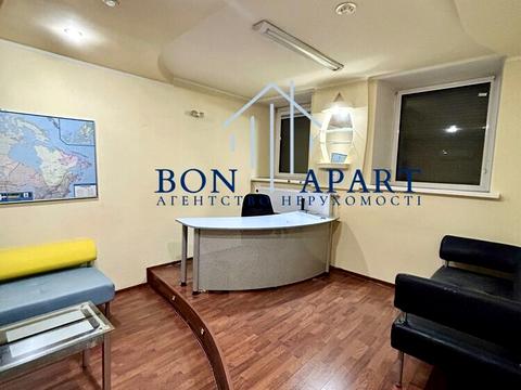 комерційна за адресою Михайлівська вул., 15