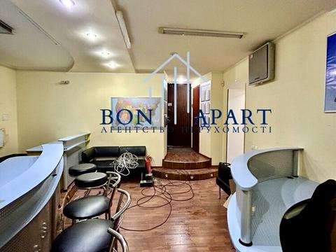 комерційна за адресою Михайлівська вул., 15