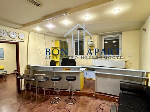 комерційна за адресою Михайлівська вул., 15