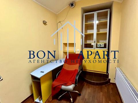 комерційна за адресою Михайлівська вул., 15