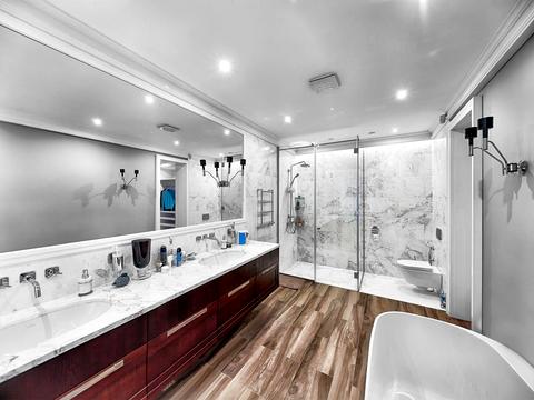 дом по адресу Ивана Карпенко-Карого ул. (Некрасова)