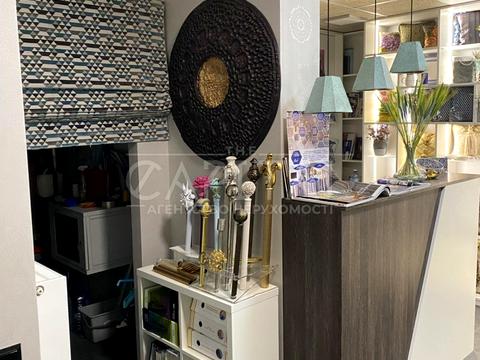 комерційна за адресою Родини Крістерів вул., 2