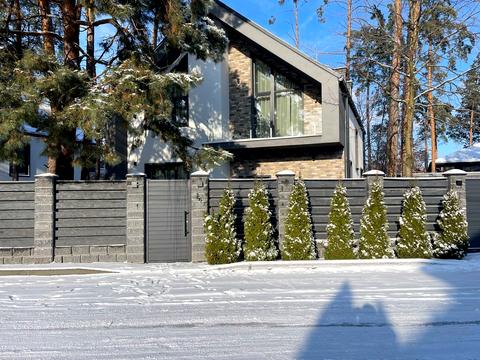 будинок за адресою Квітнева вул.