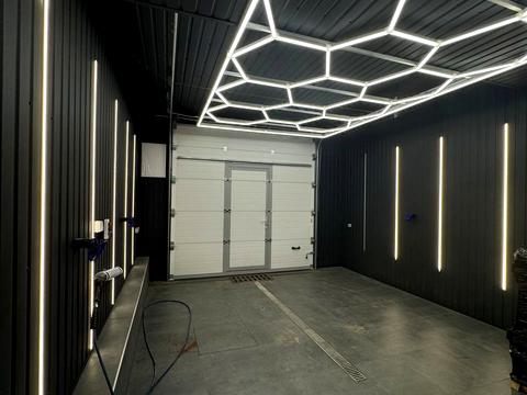 комерційна за адресою Близнюківський узвіз, 15