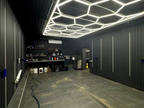 комерційна за адресою Близнюківський узвіз, 15