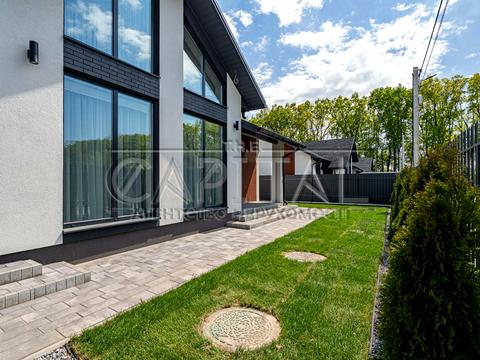 дом по адресу привітна, 1