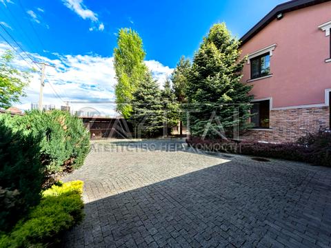 будинок за адресою Київська вул., 1