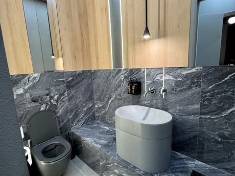 комерційна за адресою Предславинська вул., 53