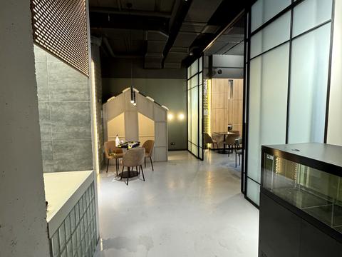 комерційна за адресою Предславинська вул., 53