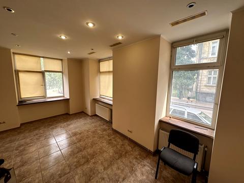 комерційна за адресою Героїв УПА вул., 46