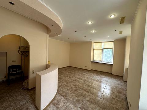 комерційна за адресою Героїв УПА вул., 46