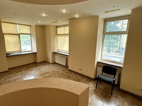 комерційна за адресою Героїв УПА вул., 46