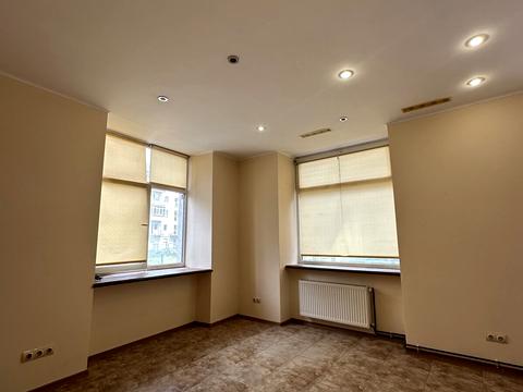 комерційна за адресою Героїв УПА вул., 46