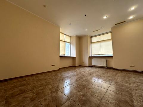 комерційна за адресою Героїв УПА вул., 46