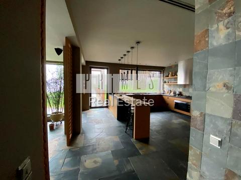 будинок за адресою Вишнева, 1