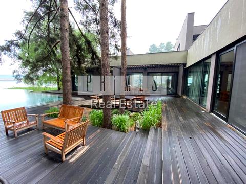 будинок за адресою Вишнева, 1