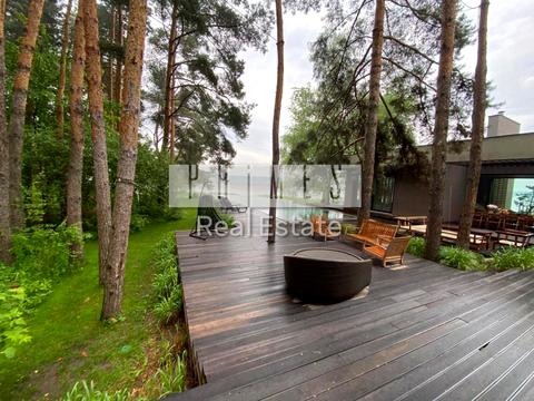 будинок за адресою Вишнева, 1