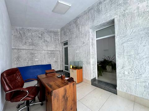 комерційна за адресою Матейки, 28