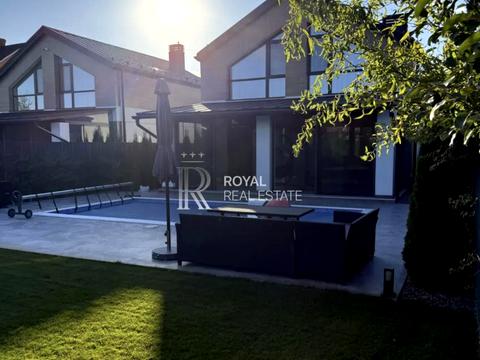 будинок за адресою смт. Глеваха, Освіти