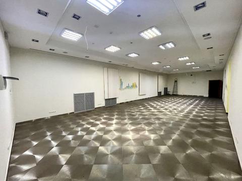 комерційна за адресою Алчевських вул. (Артема), 3