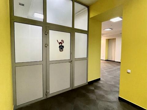 комерційна за адресою Алчевських вул. (Артема), 3