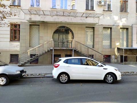 комерційна за адресою Алчевських вул. (Артема), 3