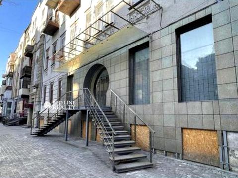 комерційна за адресою Алчевських вул. (Артема), 3