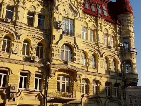 комерційна за адресою Євгена Чикаленка вул. (Пушкінська), 45/2