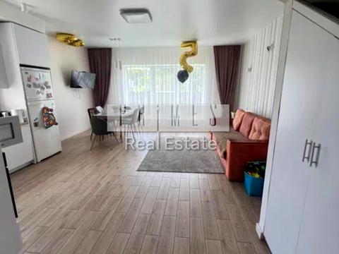 будинок за адресою Шкільна вул., 1