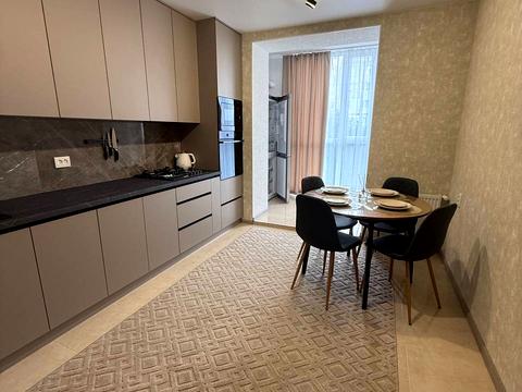 квартира за адресою Довженка вул., 4