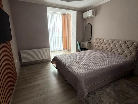 квартира за адресою Довженка вул., 4