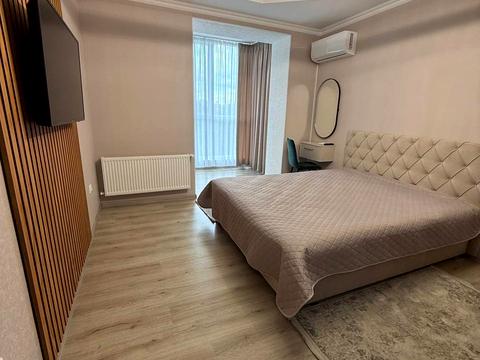 квартира за адресою Довженка вул., 4