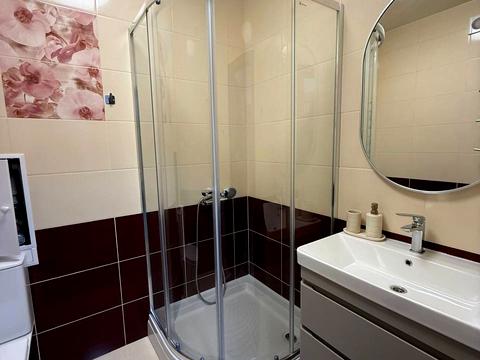 квартира за адресою Довженка вул., 4