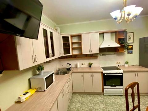 квартира за адресою Анни Ахматової вул., 43
