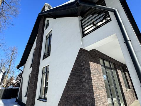 дом по адресу Евгения Коновальца ул.