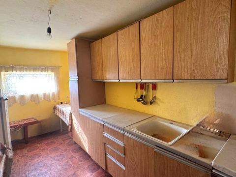 будинок за адресою Сухомлинського