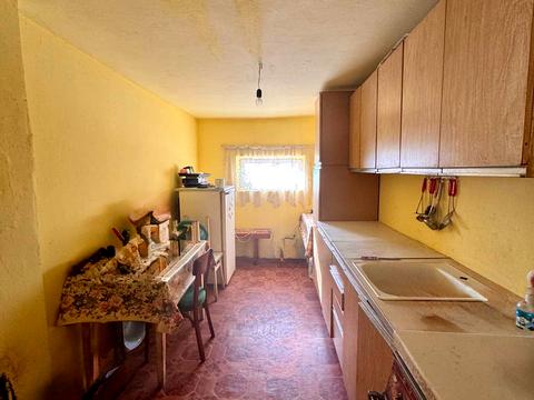 будинок за адресою Сухомлинського