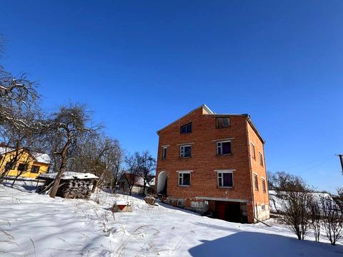 будинок за адресою Сухомлинського