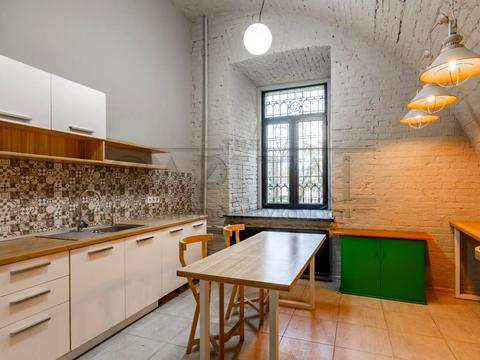 коммерческая по адресу вул. Коновальця Євгена, 44