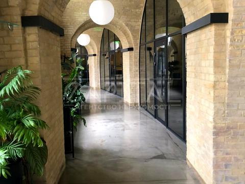 коммерческая по адресу вул. Коновальця Євгена, 44