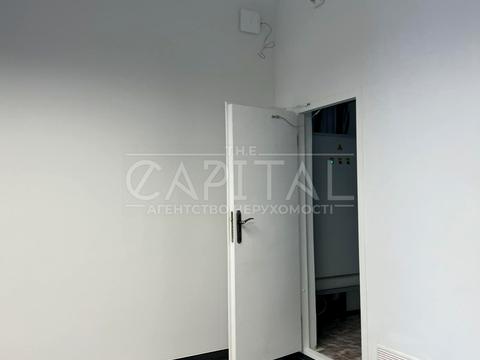 коммерческая по адресу вул. Коновальця Євгена, 44