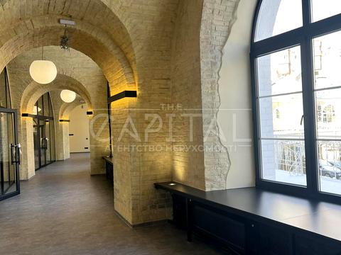 коммерческая по адресу вул. Коновальця Євгена, 44