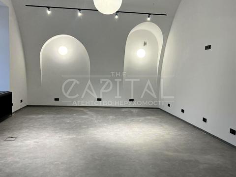 коммерческая по адресу вул. Коновальця Євгена, 44